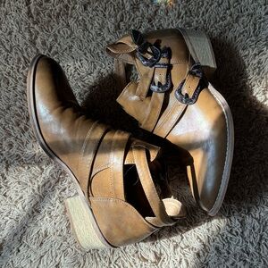 Maurice’s Size 10 Western Cognac Brown Ankle Boot
